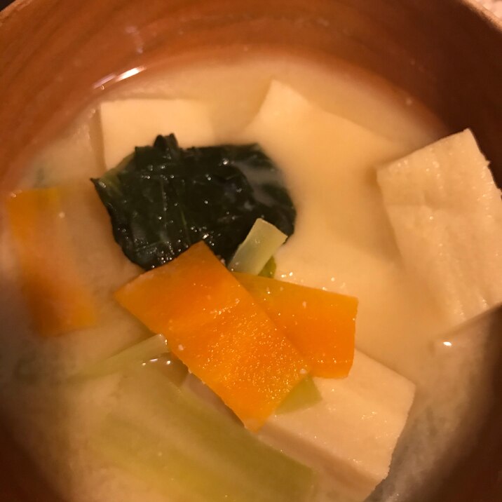 野菜と高野豆腐のお味噌汁